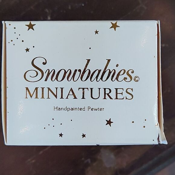 Snowbabies Miniatures Pewter Figurine "It's Snowing!" - Picture 3 of 3